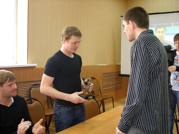 Вручение приза лучшему игроку сезона 2008-2009 Кириллу Ивашкину